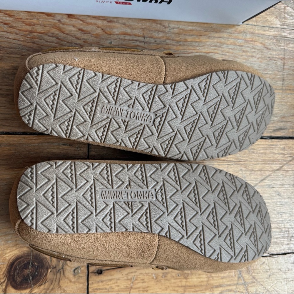 BNWT. Minnetonka Lynda Moccasin Slippers - Picture 2 of 4